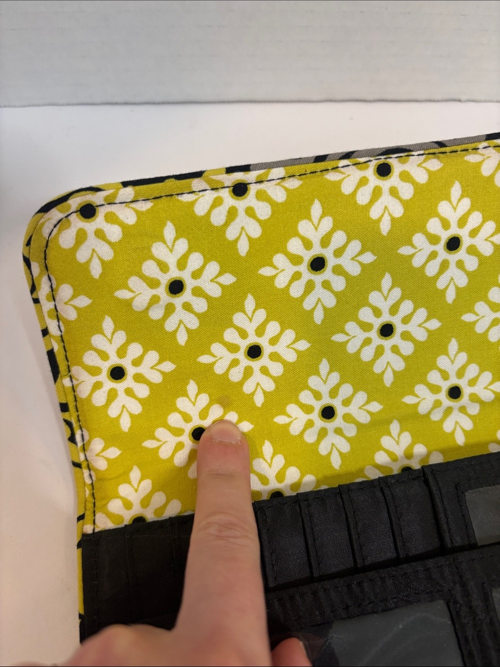 Vera Bradley Baroque Trifold Card Wallet Magnetic closure 8 in Length Black Gray - Picture 6 of 12